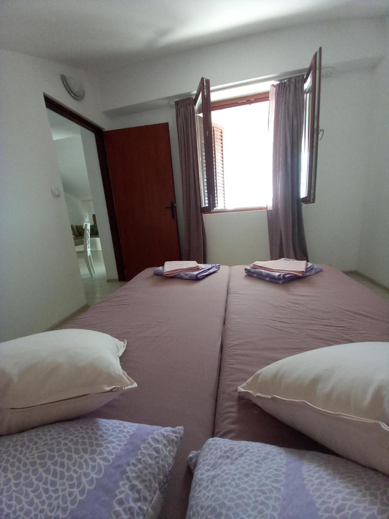 Apartmani Rab - Adrijana & Aleksandra Banjol Bilik gambar
